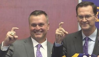 Houston &amp; Gilber give the hook